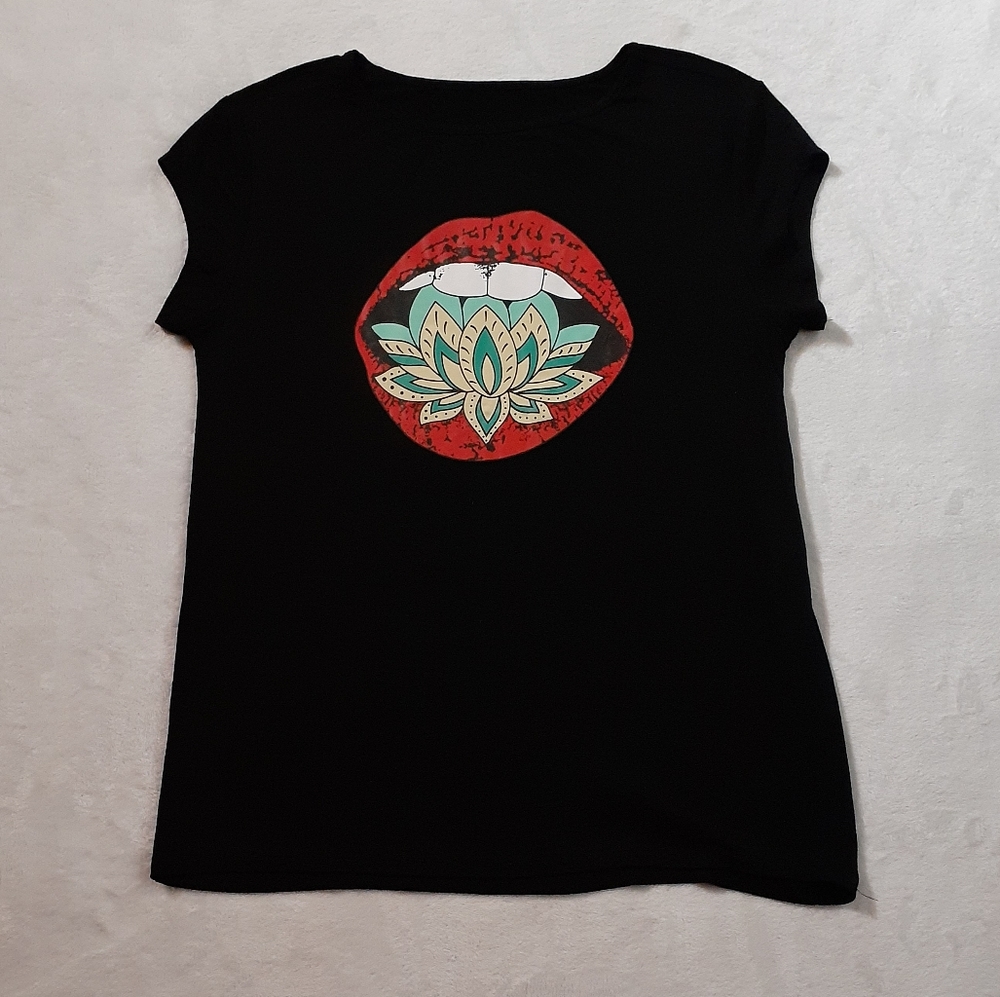 Graphic Mouth/Lotus Flower Shirt sz. L